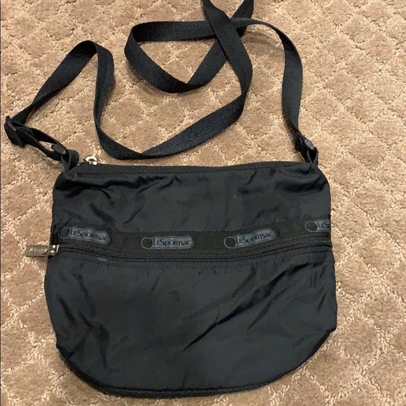 Lesportsac Handbags - LeSportsac crossbody bag